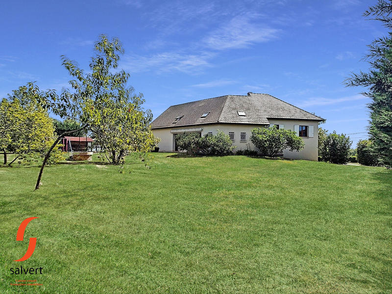 Maison - 235 m² - 7 pièces