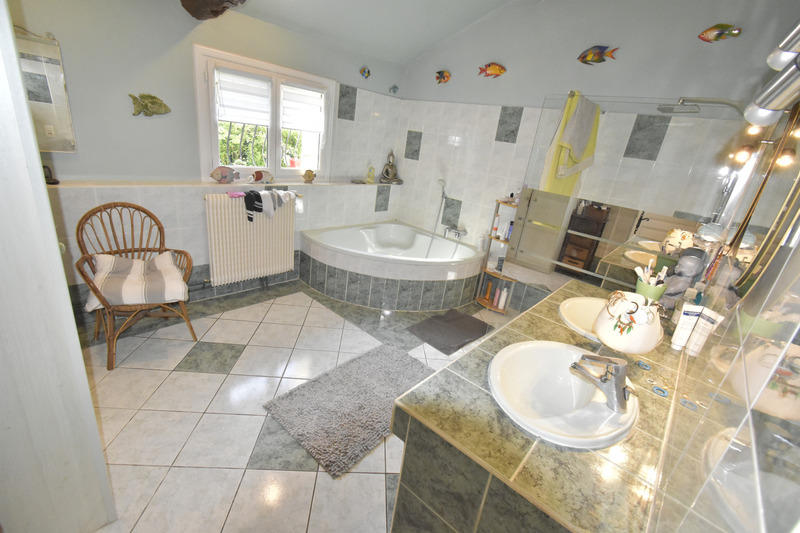 Maison - 210 m² - 7 pièces