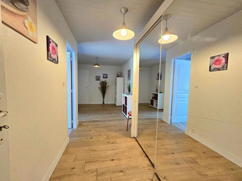 Maison - 220 m² - 9 pièces