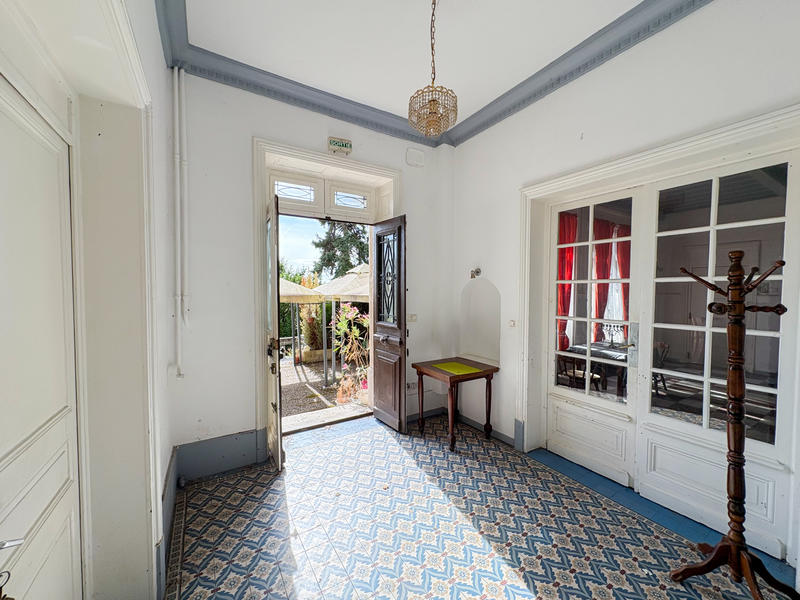 Propriété - 650 m² - 17 pièces