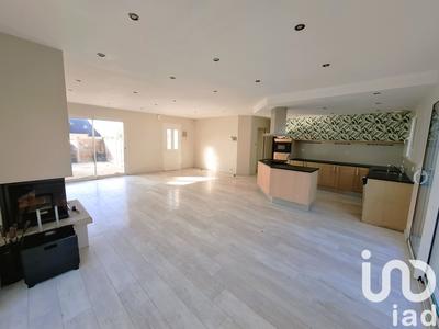 Maison - 203 m² - 9 pièces