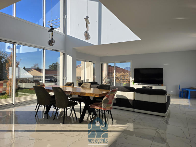 Maison - 224 m² - 6 pièces
