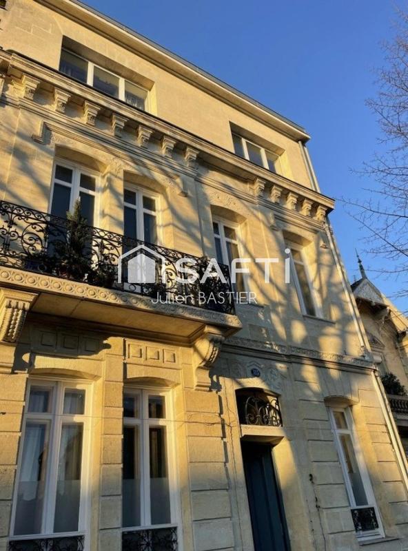 Maison - 320 m² - 11 pièces