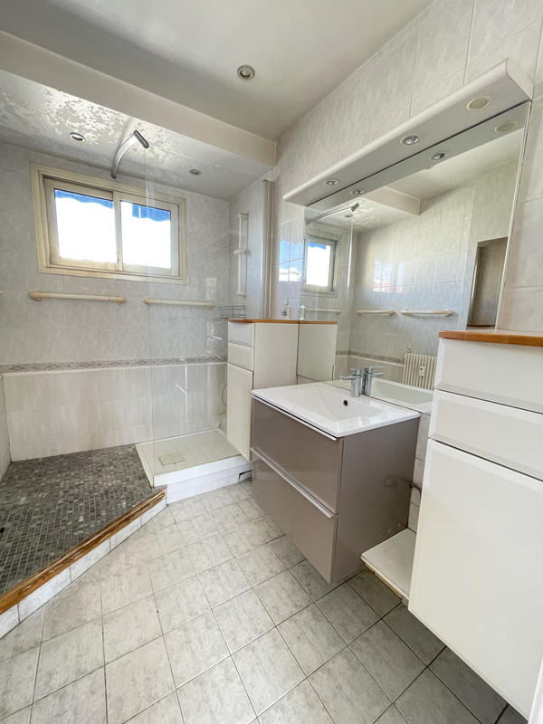 Appartement - 77 m² - 3 pièces