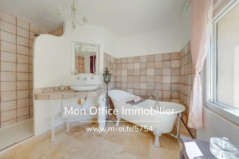 Demeure - 300 m² - 9 pièces