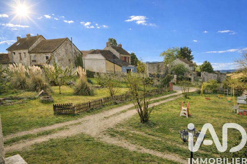 Maison - 274 m² - 9 pièces