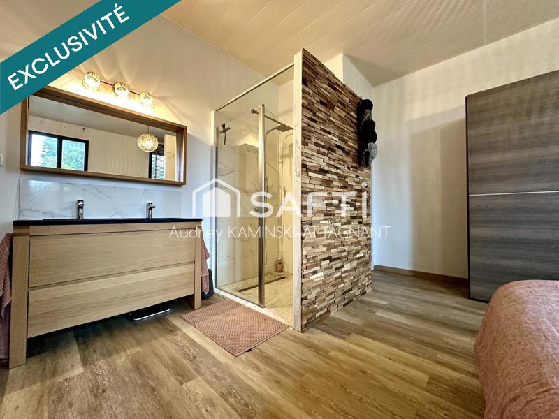 Maison - 256 m² - 9 pièces