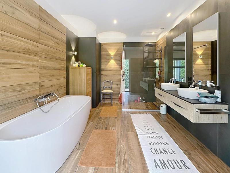 Maison - 320 m² - 9 pièces