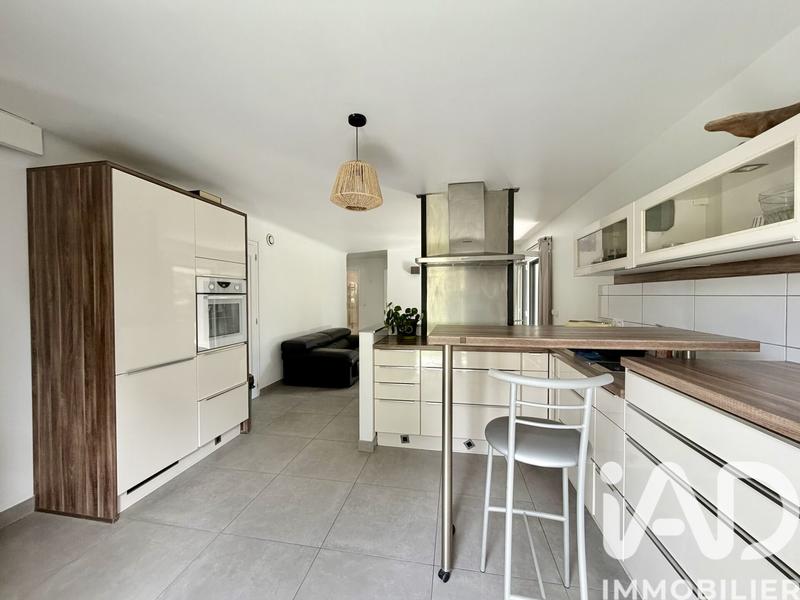 Maison - 210 m² - 9 pièces