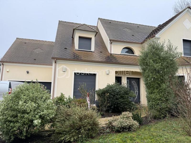 Maison - 210 m² - 9 pièces