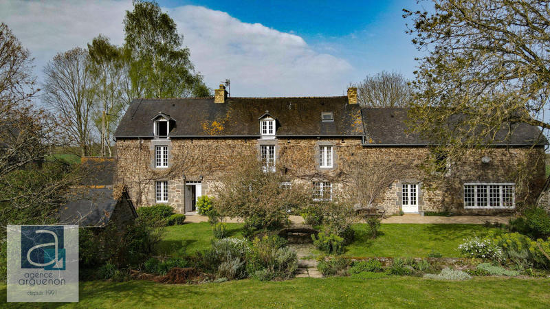 Maison - 488 m² - 12 pièces