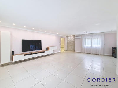 Appartement - 151 m² - 5 pièces