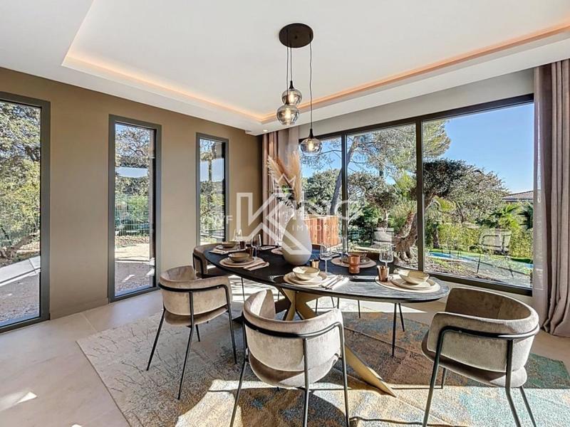 Villa - 242 m² - 7 pièces