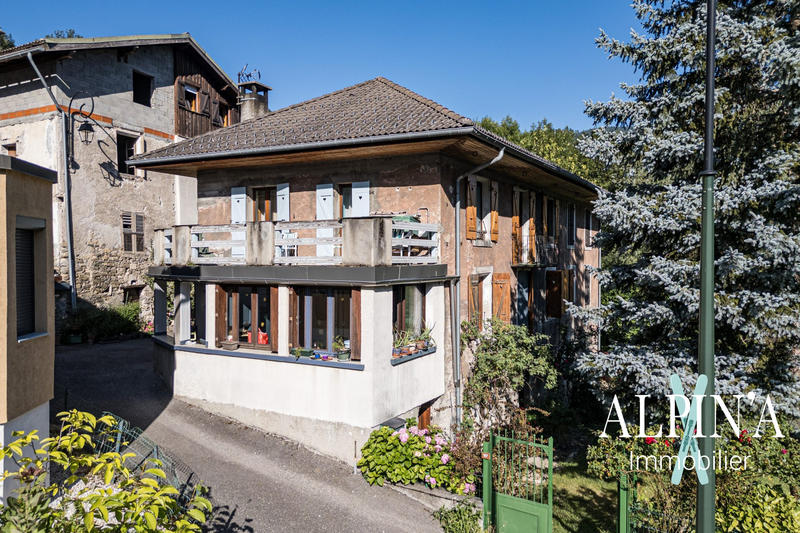 Maison - 304 m² - 5 pièces