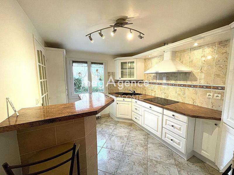 Maison traditionnelle - 149 m² - 6 pièces