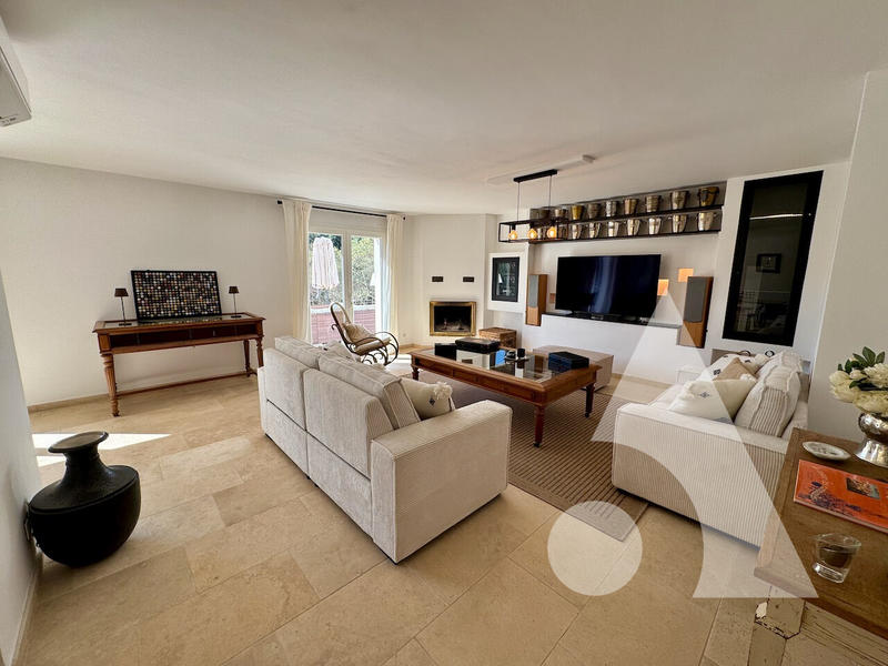 Maison - 350 m² - 12 pièces