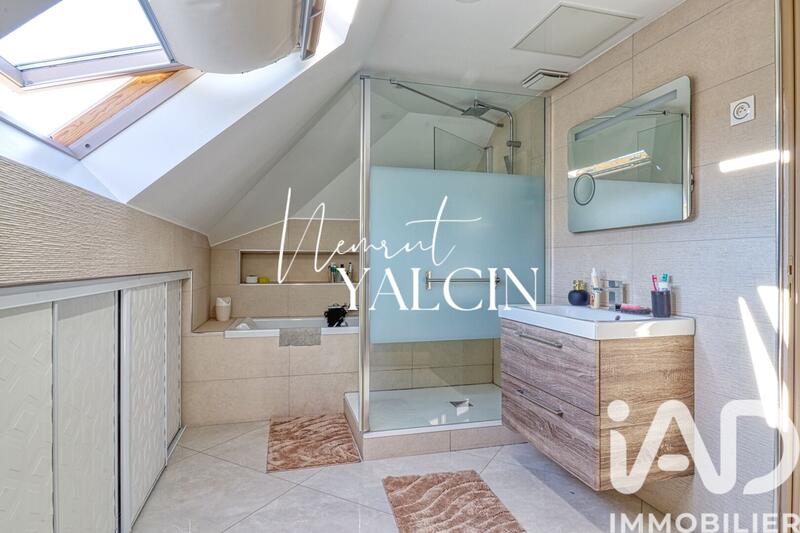 Maison - 200 m² - 7 pièces