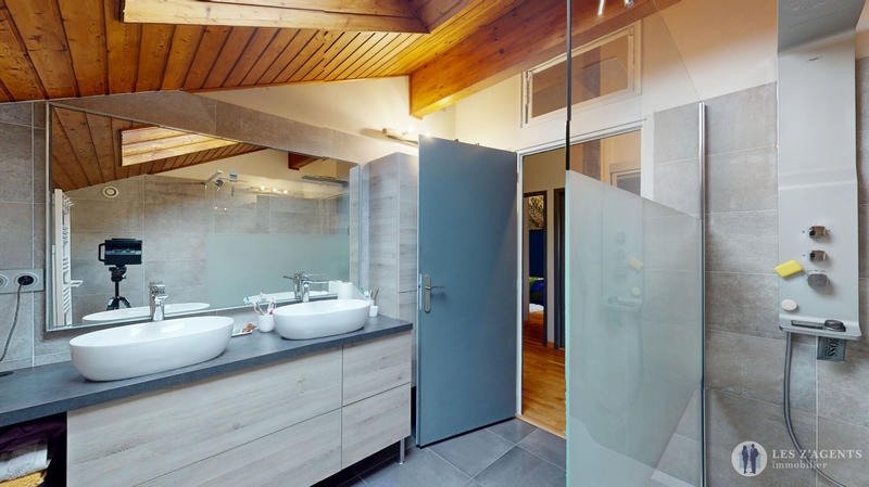 Maison - 263 m² - 5 pièces