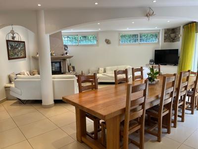 Maison - 222 m² - 5 pièces