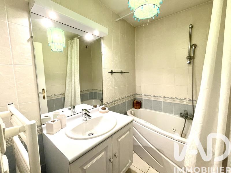 Maison - 238 m² - 9 pièces