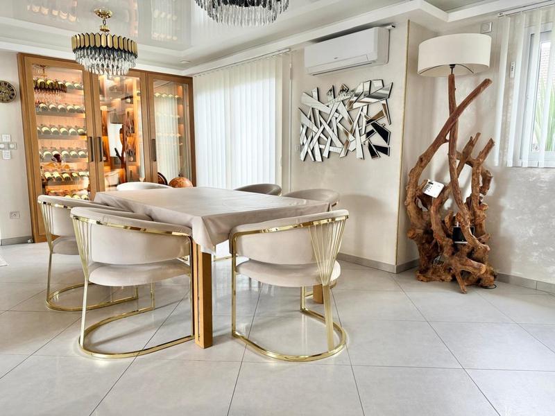 Maison - 145 m² - 6 pièces