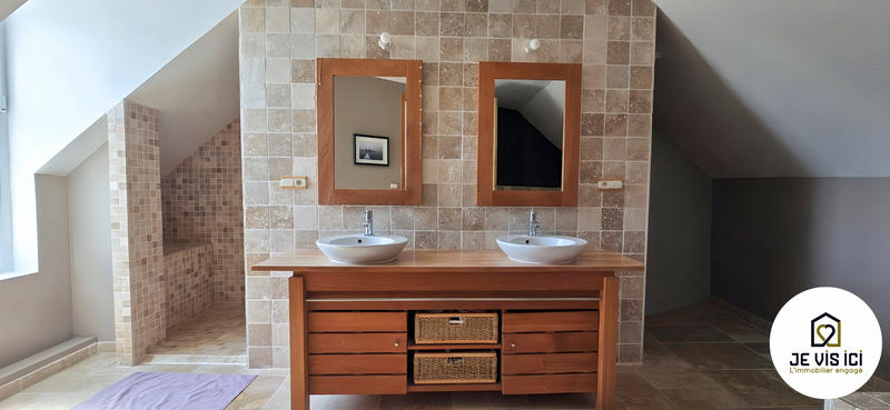 Maison - 220 m² - 8 pièces