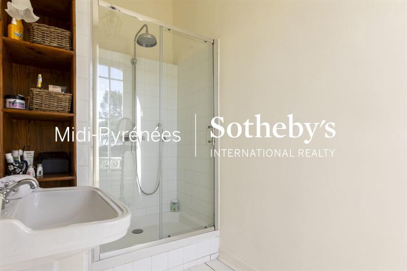 Maison de maîtres - 430 m² - 8 pièces