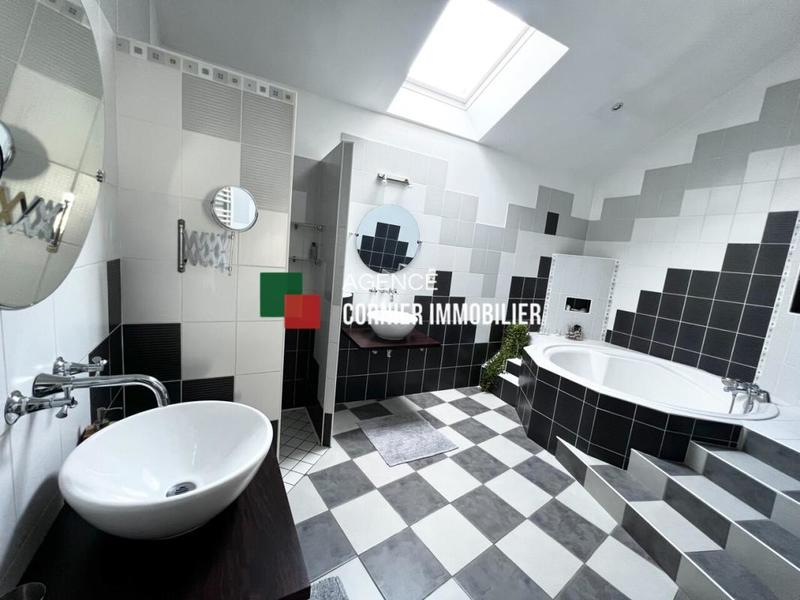 Maison de ville - 181 m² - 6 pièces