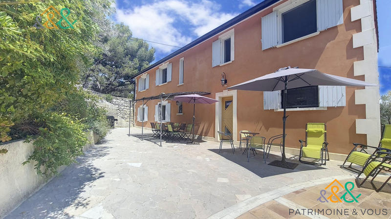 Maison - 250 m² - 8 pièces