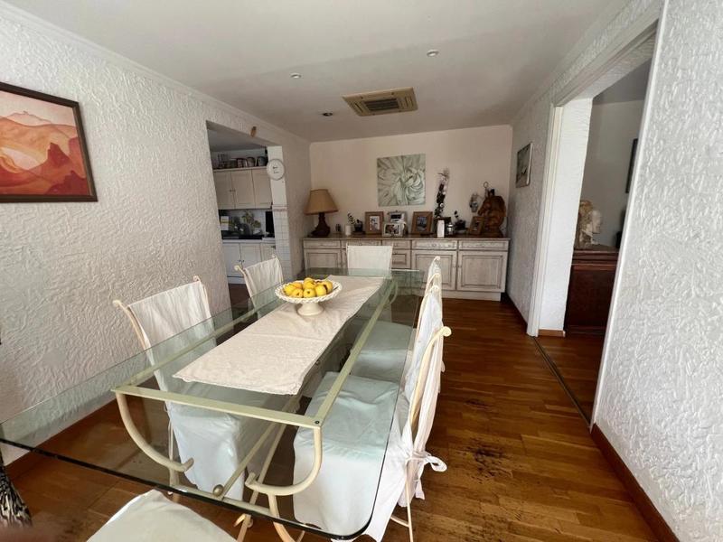 Maison - 220 m² - 9 pièces