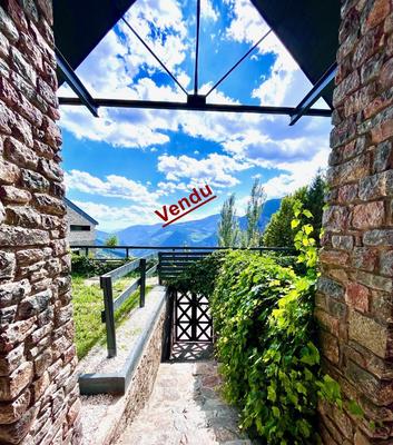 Maison - 475 m² - 8 pièces