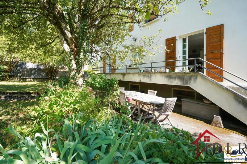 Maison - 196 m² - 9 pièces