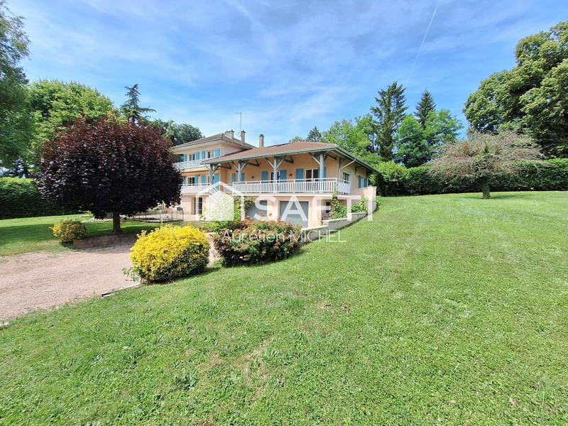 Maison - 245 m² - 9 pièces