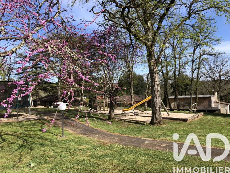 Maison - 1 000 m² - 30 pièces