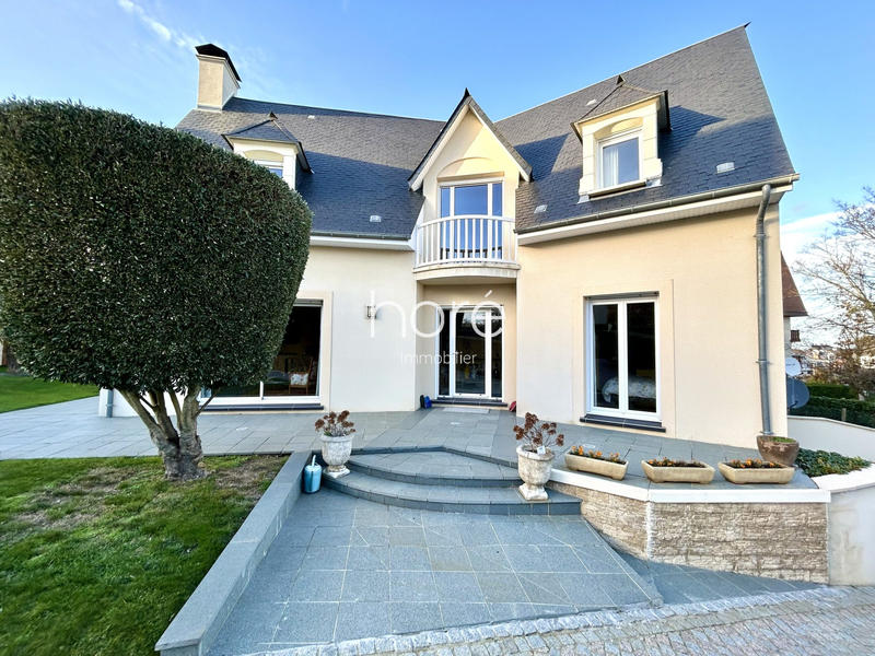 Maison - 236 m² - 6 pièces