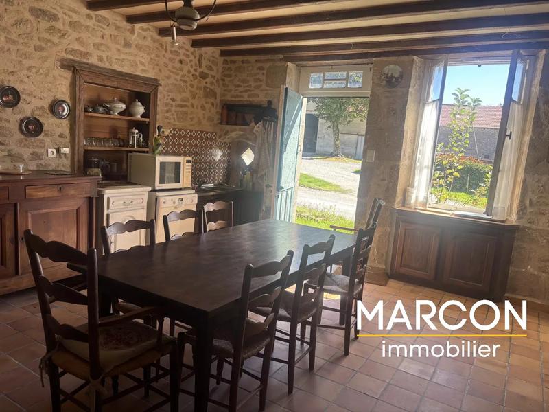 Propriété - 212 m² - 9 pièces