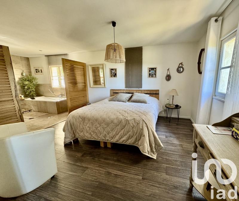 Maison - 230 m² - 8 pièces