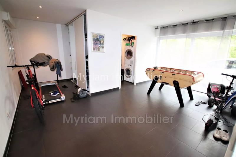 Maison - 220 m² - 5 pièces