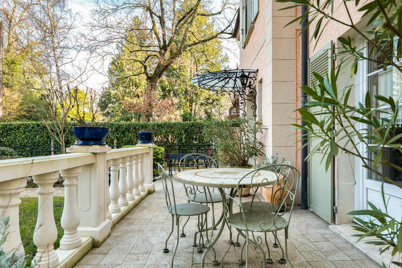 Maison - 250 m² - 8 pièces