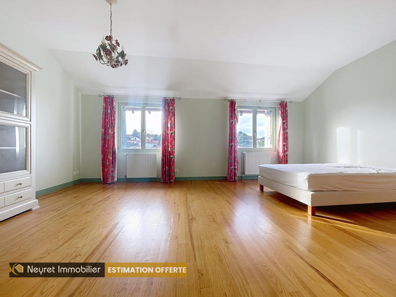 Propriété - 172 m² - 6 pièces