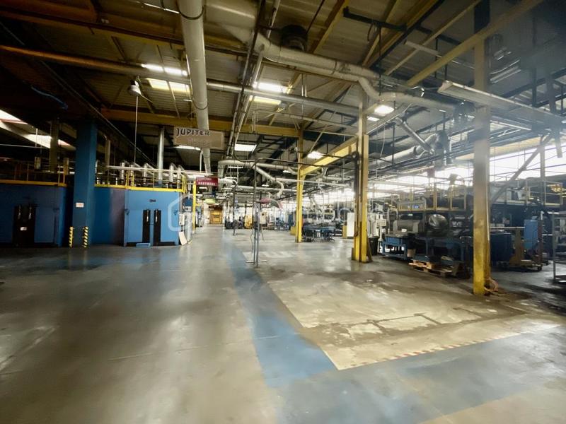 Bureau - 9 000 m² - 50 pièces