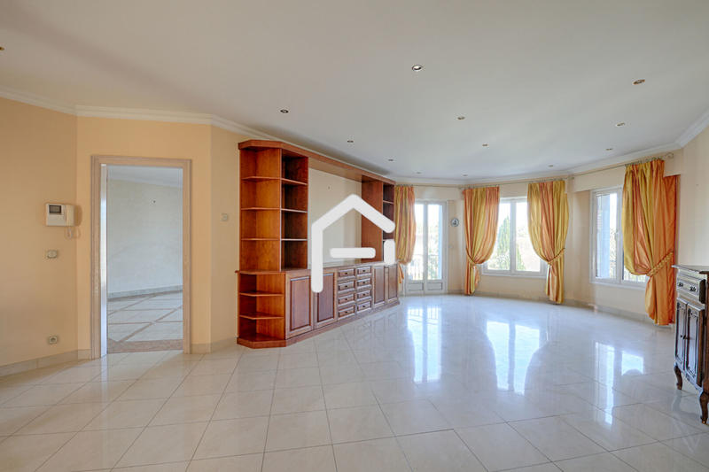 Maison - 450 m² - 10 pièces