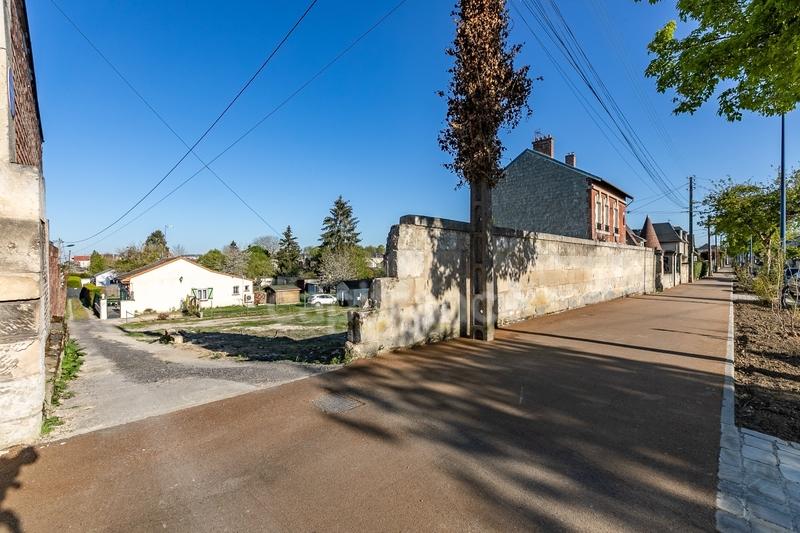 Terrain constructible - 850 m²