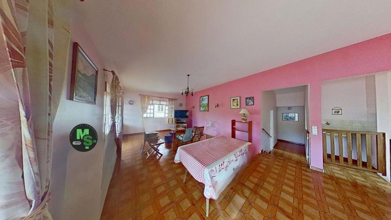 Maison - 216 m² - 7 pièces