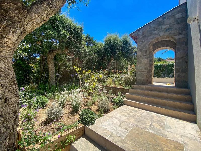 Maison - 220 m² - 6 pièces