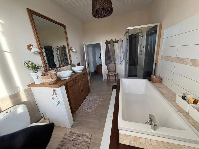 Maison - 350 m² - 11 pièces