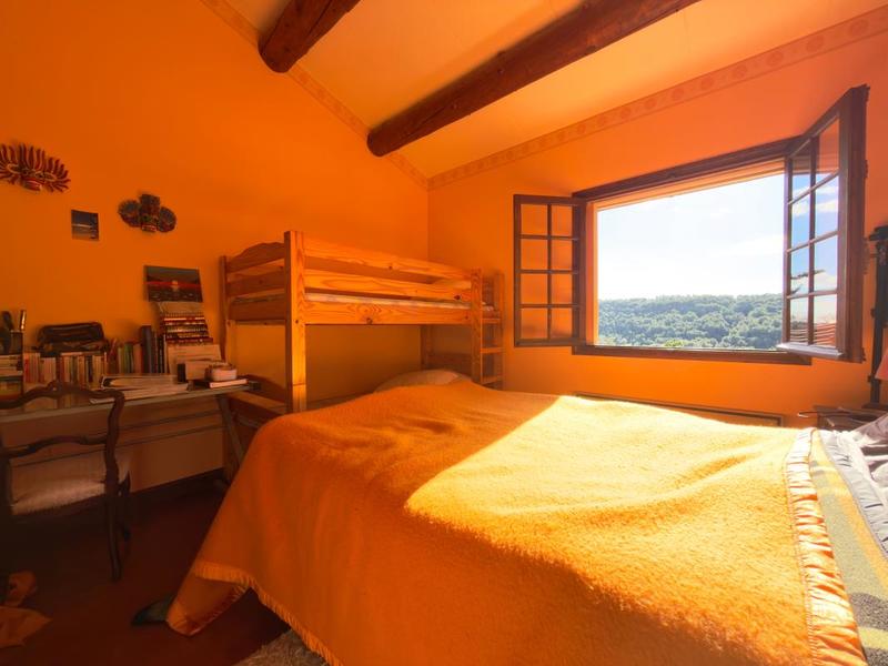 Propriété - 203 m² - 6 pièces