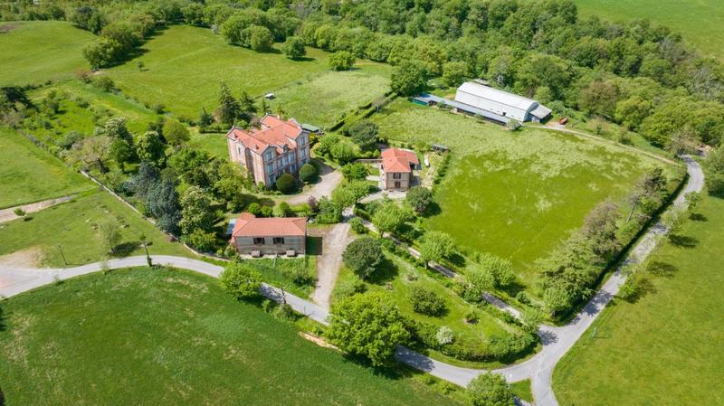 Maison de maîtres - 752 m² - 18 pièces