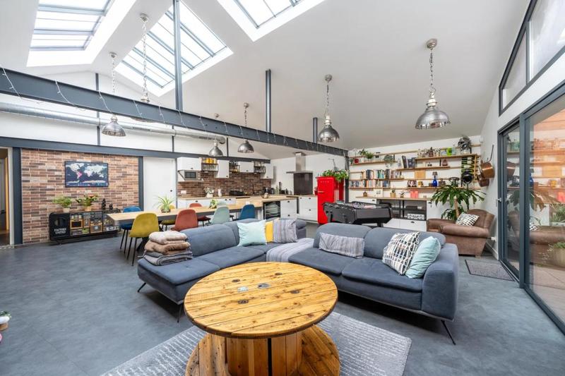 Maison - 166 m² - 6 pièces