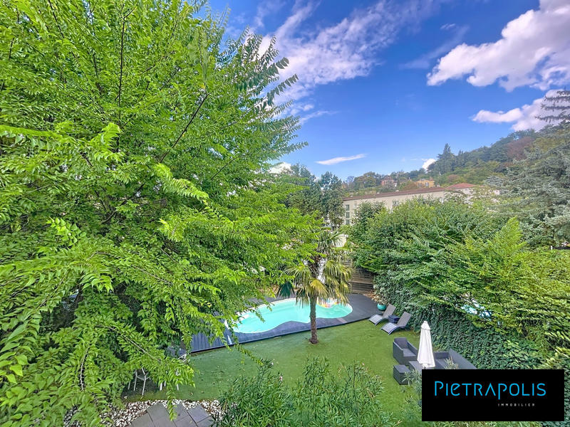 Appartement - 177 m² - 6 pièces